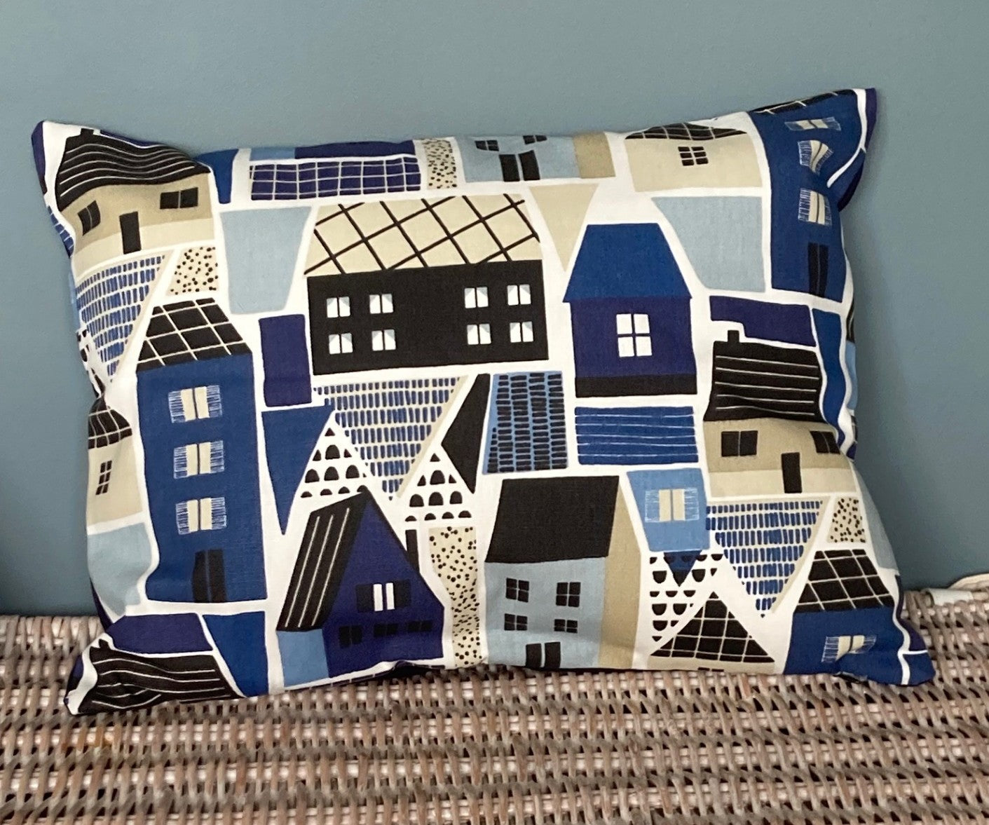 Clovelly Cushion