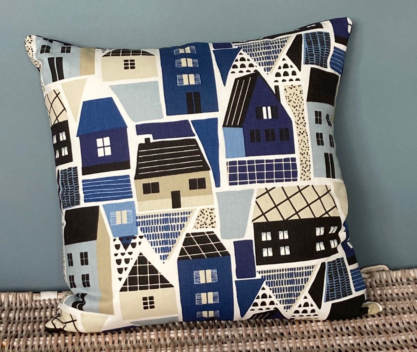 Clovelly Cushion